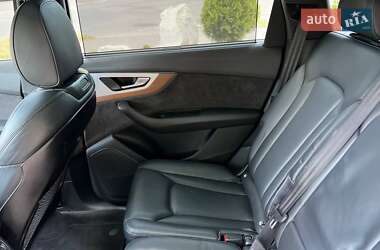 Внедорожник / Кроссовер Audi Q7 2016 в 