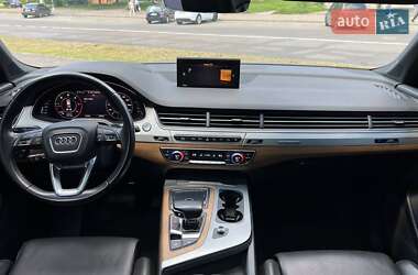 Внедорожник / Кроссовер Audi Q7 2016 в 