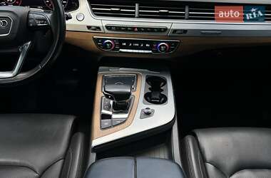 Внедорожник / Кроссовер Audi Q7 2016 в 