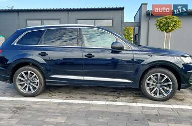 Позашляховик / Кросовер Audi Q7 2016 в 