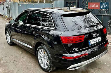 Позашляховик / Кросовер Audi Q7 2017 в 