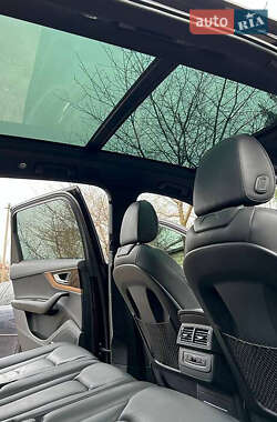 Позашляховик / Кросовер Audi Q7 2017 в 