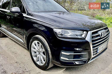 Позашляховик / Кросовер Audi Q7 2017 в 