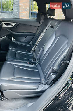 Внедорожник / Кроссовер Audi Q7 2017 в 