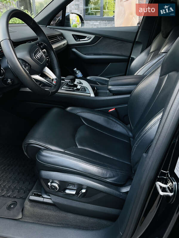 Внедорожник / Кроссовер Audi Q7 2017 в Киеве