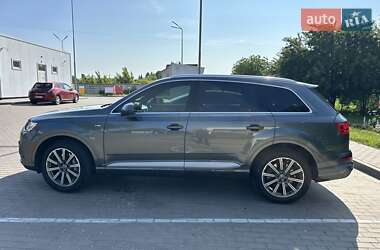 Внедорожник / Кроссовер Audi Q7 2017 в 