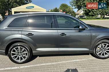 Внедорожник / Кроссовер Audi Q7 2017 в 