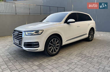 Внедорожник / Кроссовер Audi Q7 2016 в 