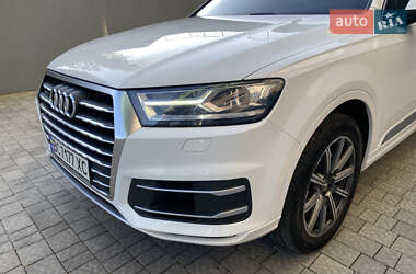 Внедорожник / Кроссовер Audi Q7 2016 в 