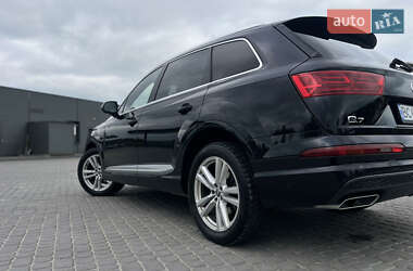 Внедорожник / Кроссовер Audi Q7 2017 в 