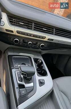 Внедорожник / Кроссовер Audi Q7 2018 в 