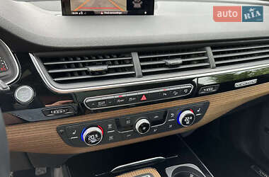 Внедорожник / Кроссовер Audi Q7 2017 в 