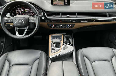 Внедорожник / Кроссовер Audi Q7 2017 в 