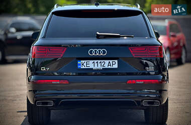 Внедорожник / Кроссовер Audi Q7 2016 в 