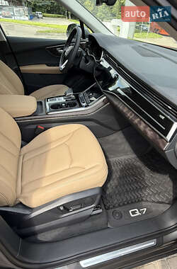 Внедорожник / Кроссовер Audi Q7 2024 в 