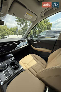 Внедорожник / Кроссовер Audi Q7 2024 в 