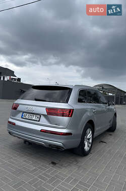 Внедорожник / Кроссовер Audi Q7 2017 в 