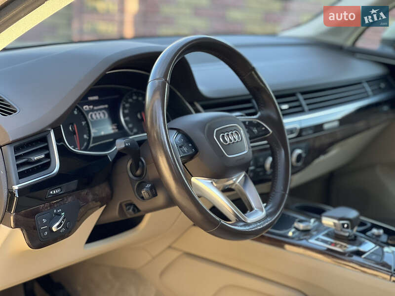 Внедорожник / Кроссовер Audi Q7 2016 в Дубно