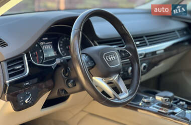 Внедорожник / Кроссовер Audi Q7 2016 в 