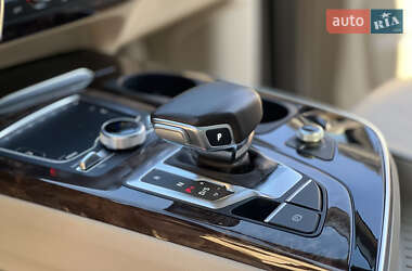 Внедорожник / Кроссовер Audi Q7 2016 в 