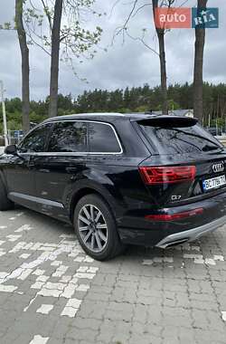 Внедорожник / Кроссовер Audi Q7 2016 в 
