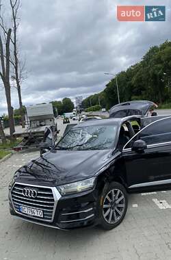 Внедорожник / Кроссовер Audi Q7 2016 в 