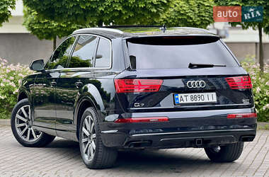 Внедорожник / Кроссовер Audi Q7 2017 в 