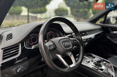 Внедорожник / Кроссовер Audi Q7 2017 в 