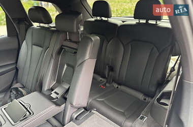 Внедорожник / Кроссовер Audi Q7 2017 в 