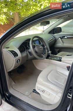 Позашляховик / Кросовер Audi Q7 2013 в 