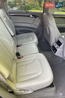 Позашляховик / Кросовер Audi Q7 2013 в 