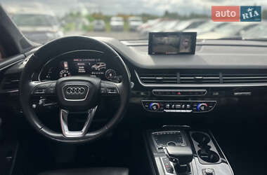 Внедорожник / Кроссовер Audi Q7 2017 в 