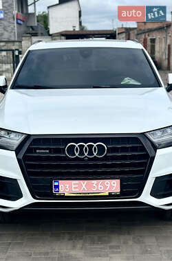 Внедорожник / Кроссовер Audi Q7 2017 в 