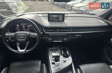 Внедорожник / Кроссовер Audi Q7 2017 в 