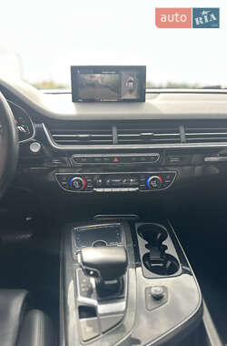 Внедорожник / Кроссовер Audi Q7 2017 в 