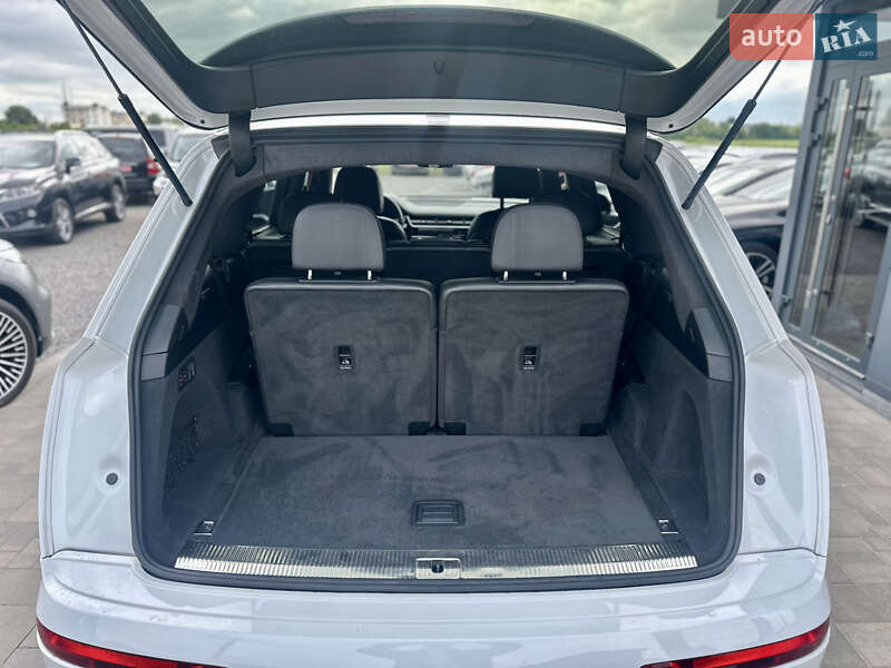 Внедорожник / Кроссовер Audi Q7 2017 в Ровно