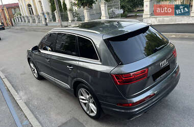 Позашляховик / Кросовер Audi Q7 2016 в 