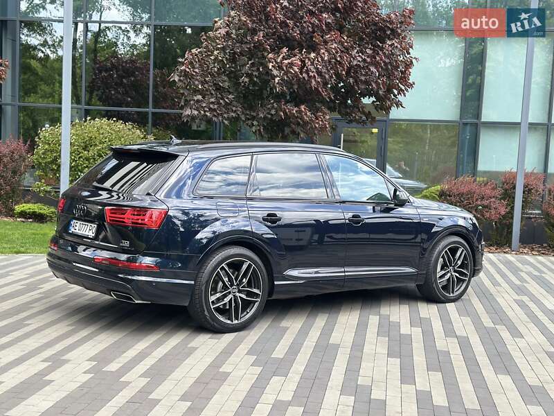 Внедорожник / Кроссовер Audi Q7 2017 в Киеве