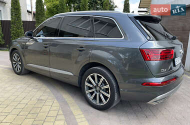 Внедорожник / Кроссовер Audi Q7 2016 в 