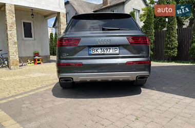 Внедорожник / Кроссовер Audi Q7 2016 в 