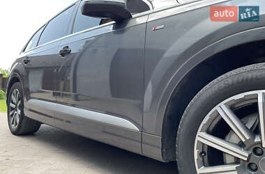 Внедорожник / Кроссовер Audi Q7 2016 в 