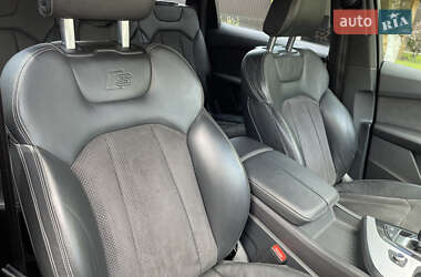 Внедорожник / Кроссовер Audi Q7 2016 в 