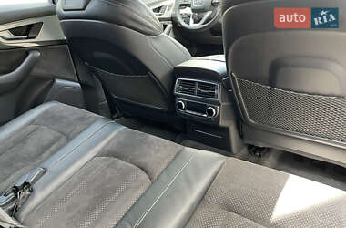Внедорожник / Кроссовер Audi Q7 2016 в 