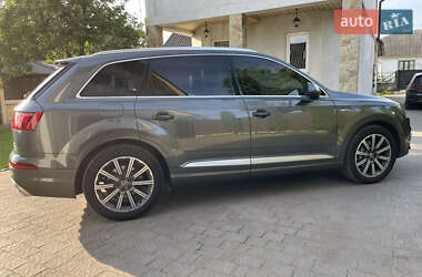 Внедорожник / Кроссовер Audi Q7 2016 в 