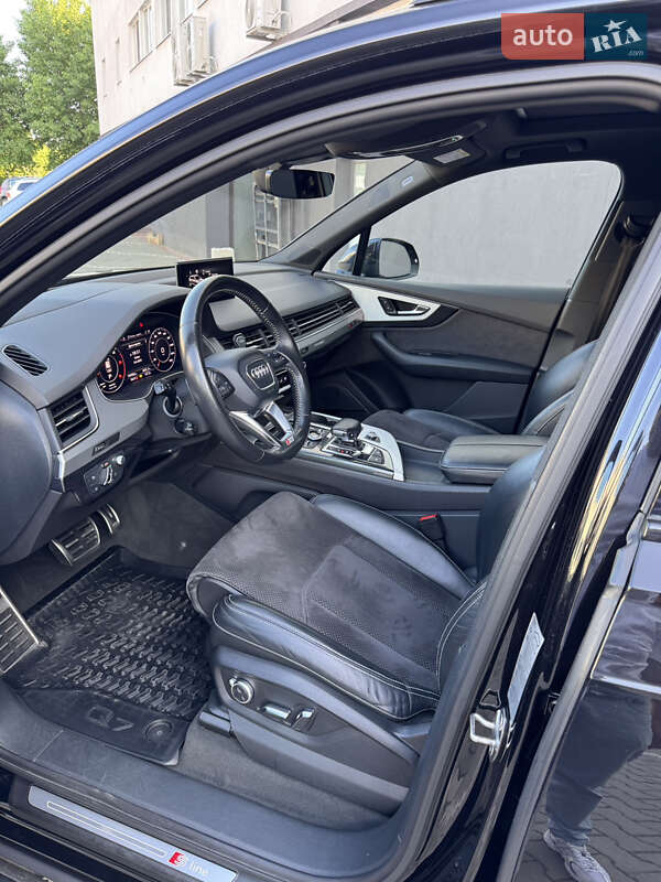 Позашляховик / Кросовер Audi Q7 2017 в Чернівцях