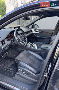 Позашляховик / Кросовер Audi Q7 2017 в 