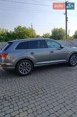 Внедорожник / Кроссовер Audi Q7 2016 в 