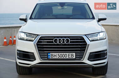 Внедорожник / Кроссовер Audi Q7 2016 в 