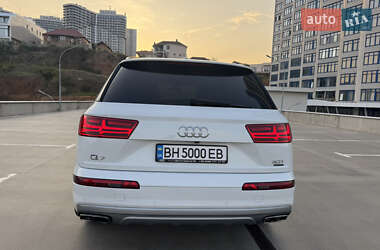 Внедорожник / Кроссовер Audi Q7 2016 в 