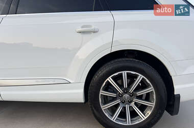 Внедорожник / Кроссовер Audi Q7 2016 в 